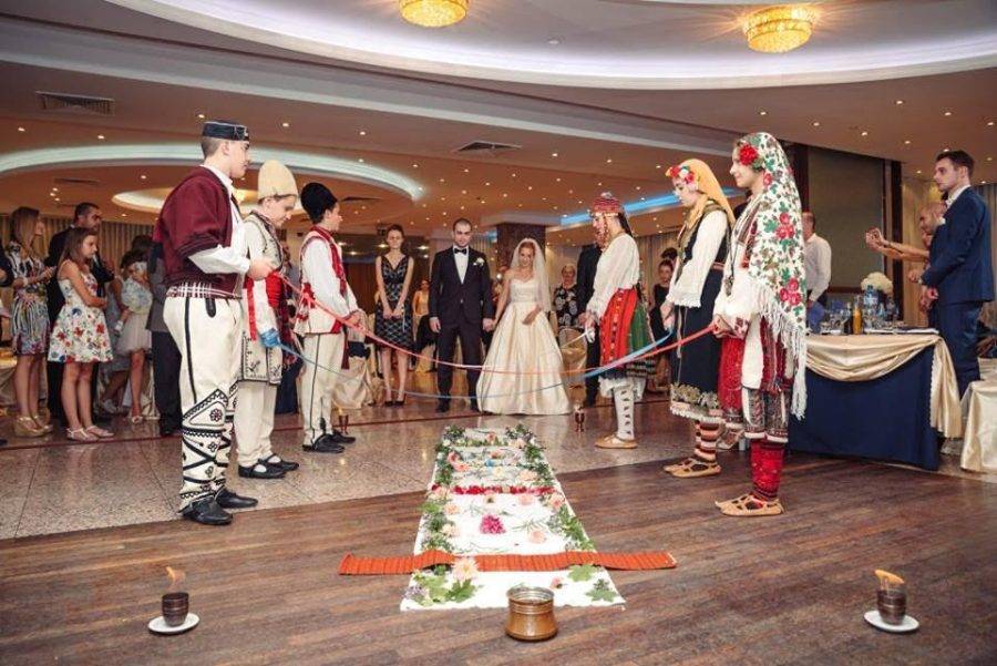 Сватба с Фолклорен танцов ансамбъл Жар