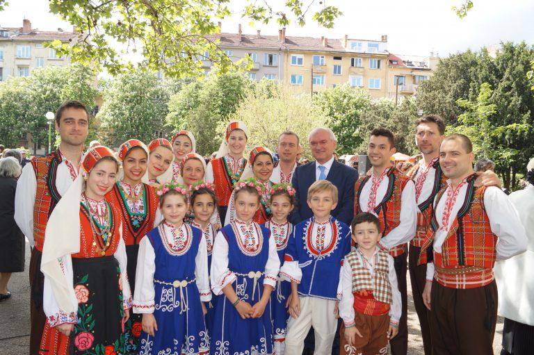 Фолклорен танцов ансамбъл Жар
