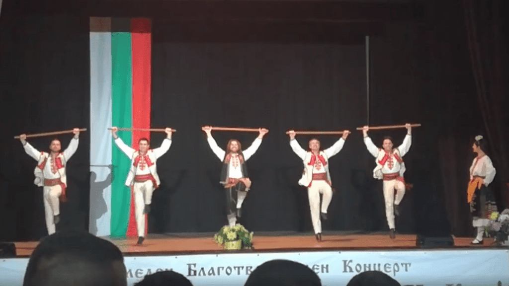 Фолклорен танцов ансамбъл Жар