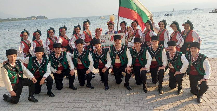представителен фолклорен танцов анасамбъл Жар - София